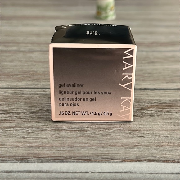 Mary Kay Other - Black gel eyeliner